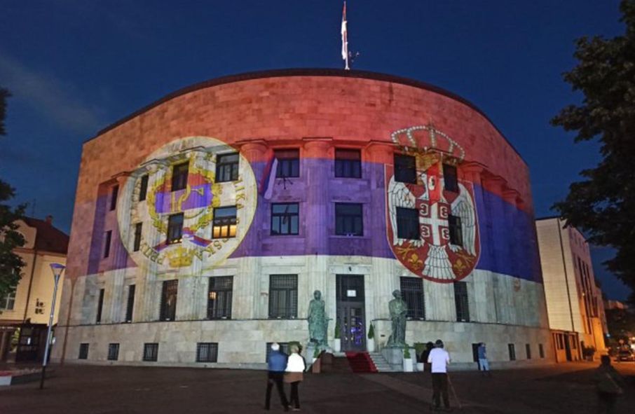 Palata Republike i Gradska uprava Banjaluka u bojama zastava Srpske i Srbije FOTO