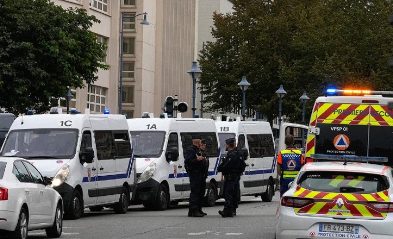 Potpredsjednica francuske skupštine upozorila: Maloljetnici u Parizu naoružani „do zuba“