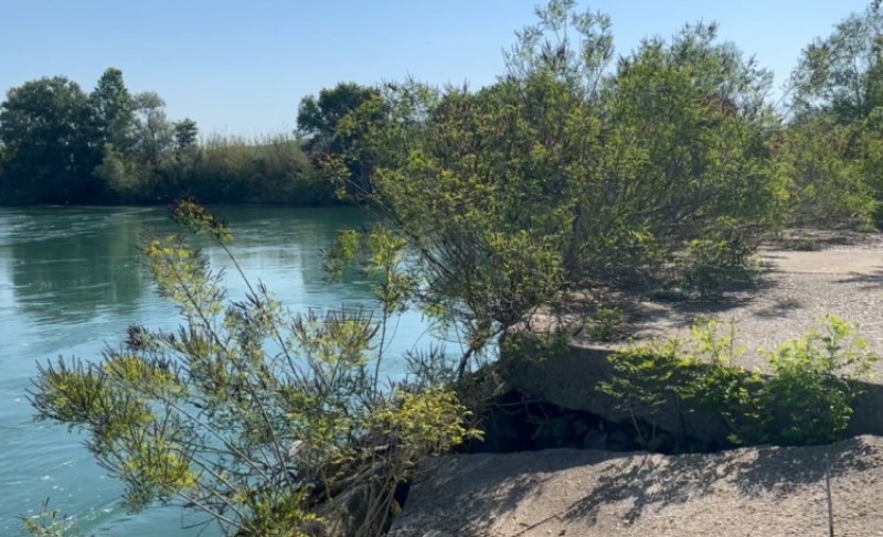 Srce se slama od tuge! Majka skočila u hladnu rijeku, u smrt povela i troje male djece