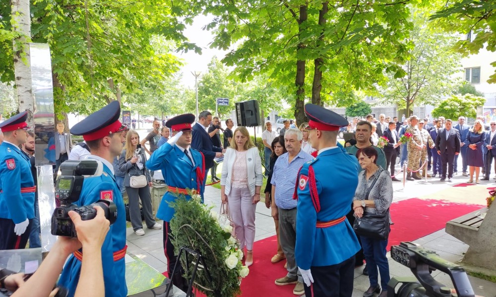 Jedna od najvećih banjalučkih tragedija: Položeni vijenci povodom godišnjice smrti 12 beba FOTO