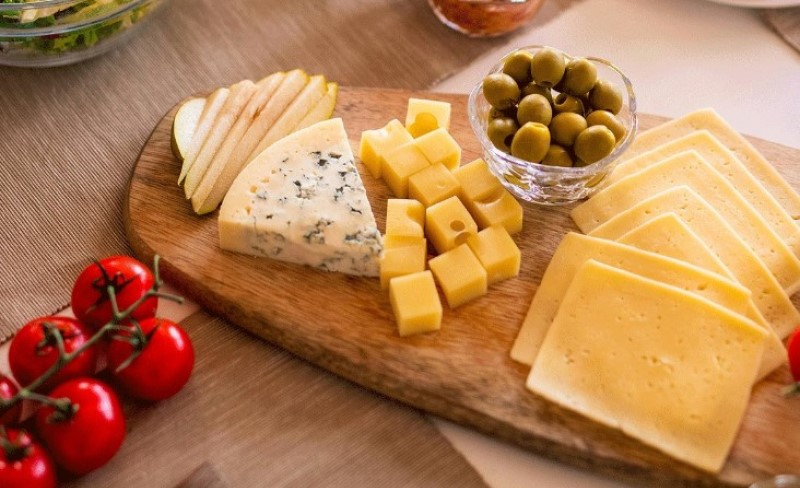 Zašto nikada ne bi trebalo da zamrzavate sir? Stručnjak otkriva razlog