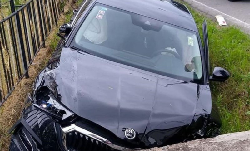 Nesreća u Banjaluci: “Škoda” završila u kanalu pored puta, povrijeđena žena koja je vozila
