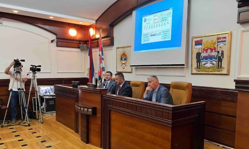 Kašnjenje od dva sata zbog protesta: Počela sjednica Skupštine grada Banjaluka