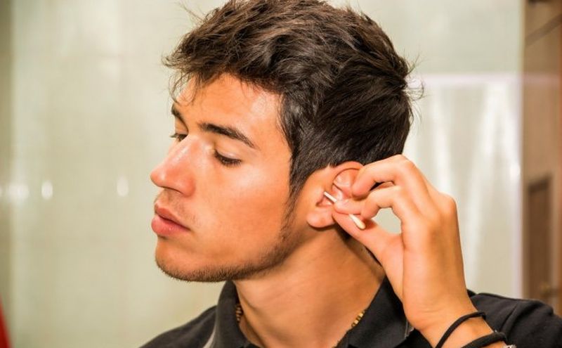 Ušni vosak nije neprijatelj, ali štapići jesu: Kako treba čistiti uši