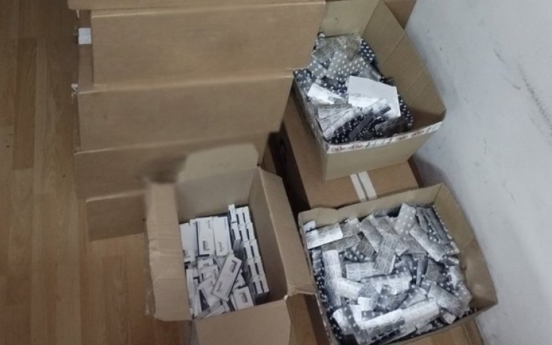 Policija pretresla stan: Zaplijenjeno više od 200.000 tableta sa liste psihoaktivnih supstanci