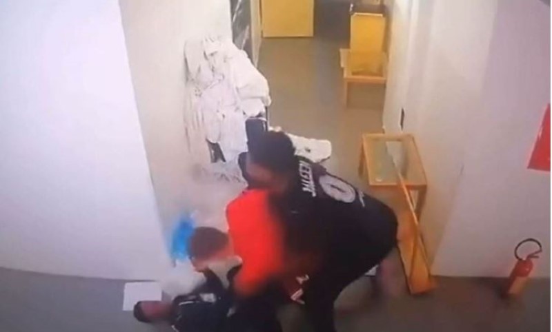 Naneli zamahnuo u pravcu Lazarevića: Pojavio se snimak skandalozne tuče iz Arene VIDEO