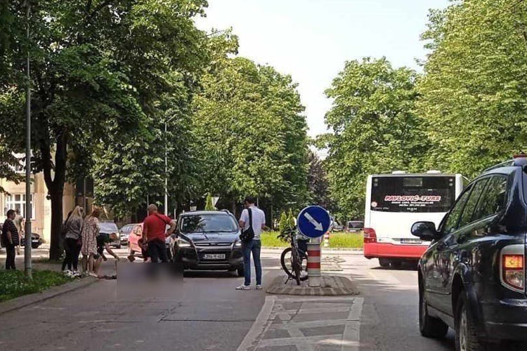 Nesreća u Banjaluci: Autom udario ženu na pješačkom prelazu