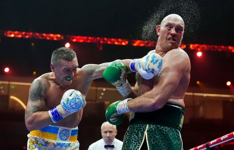 Usik slavio u borbi vijeka i postao apsolutni šampion u teškoj kategoriji