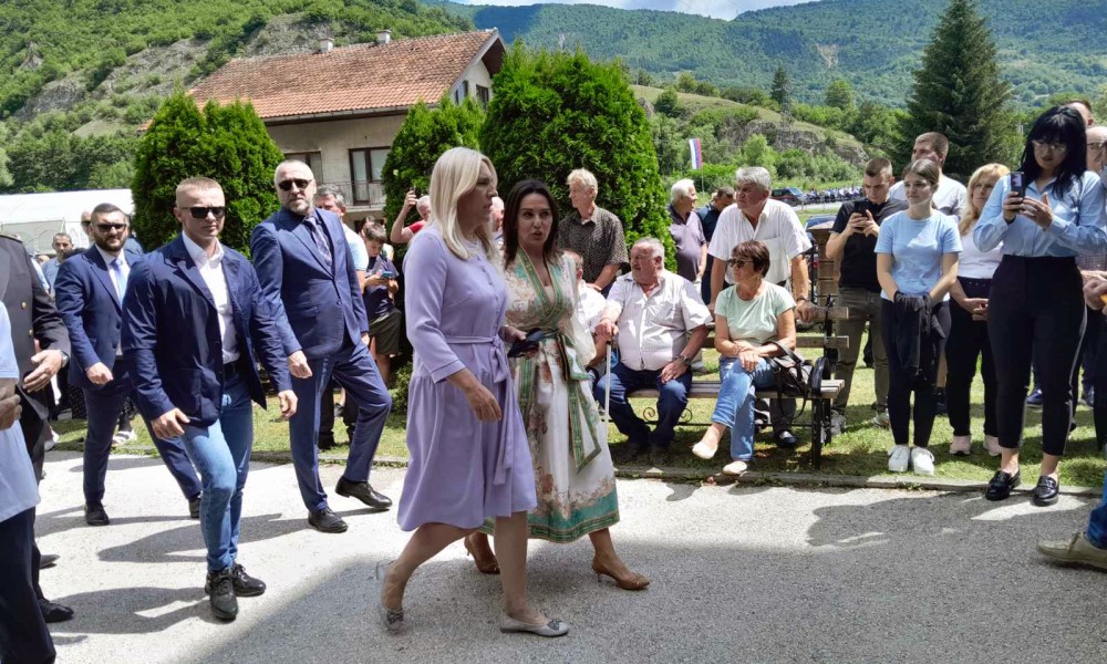 Krsna slava VRS: Cvijanovićeva i Egić stigli u Jezero na obilježavanje Vidovdana