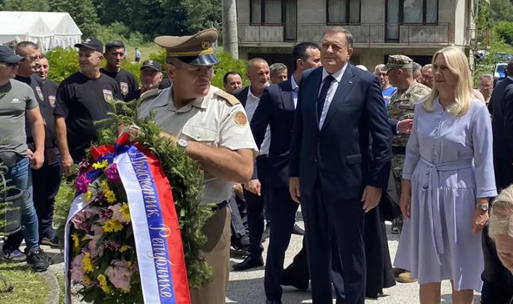 Obilježavanje Vidovdana: Dodik i Cvijanovićeva položili vijenac na spomen-obilježje