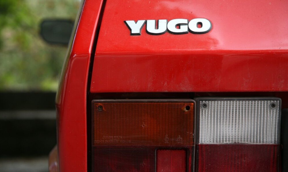 Fotografija “Juga” hit u regionu: Natpis na zadnjem staklu sve će vam objasniti FOTO