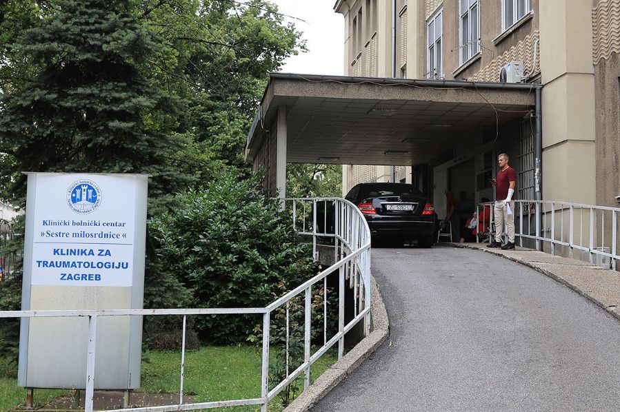 Preminuo muškarac koji se zapalio ispred zgrade Vlade u Zagrebu