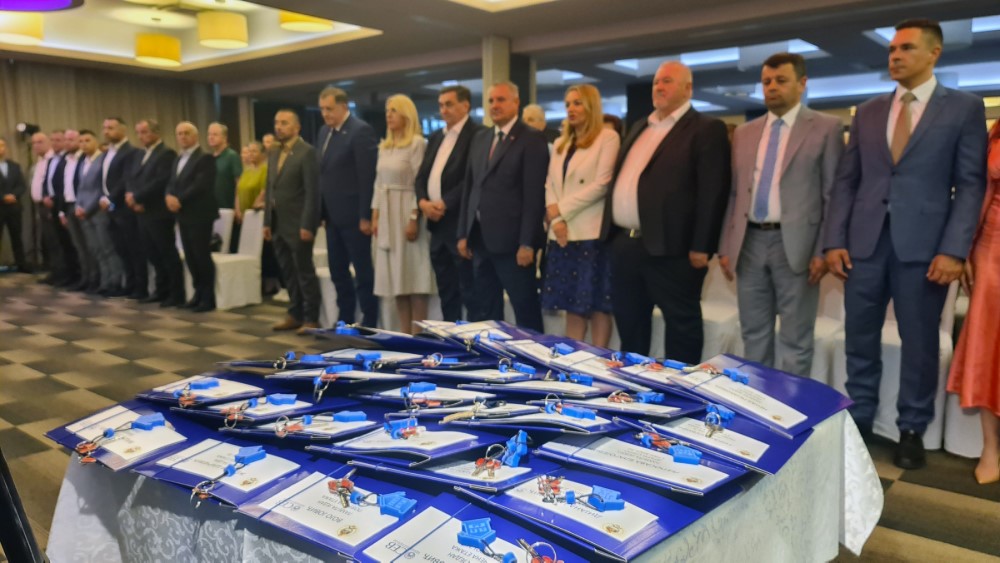 Uloženo više od osam miliona KM: Uručeni ključevi stanova za izbjegla i raseljena lica