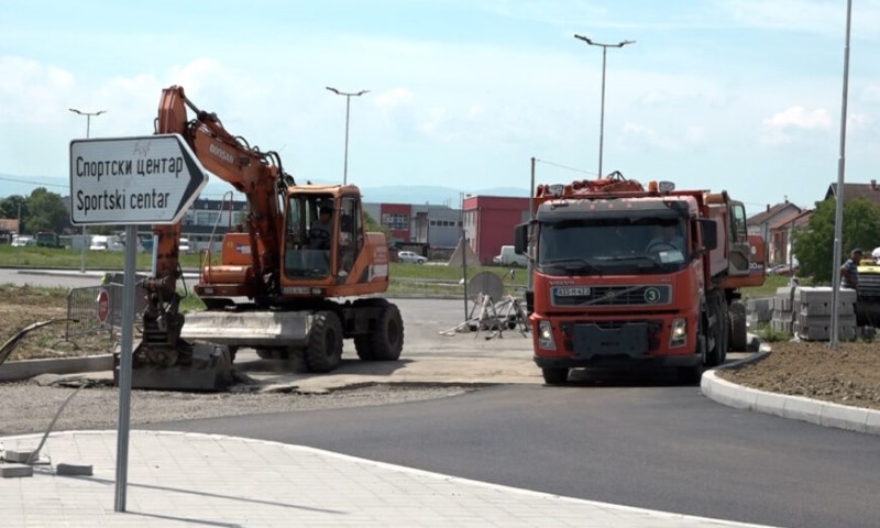Asflatirnje u toku! Famozna kružna raskrsnica u Gradiški uskoro gotova VIDEO