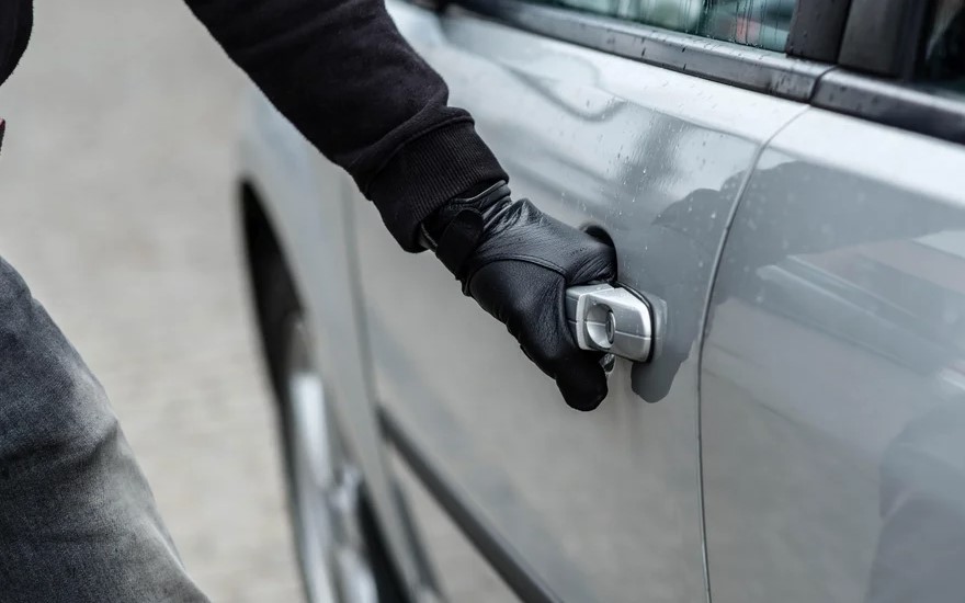 Policija napravila sačekušu: Muškarac zatečen u krađi autodijelova