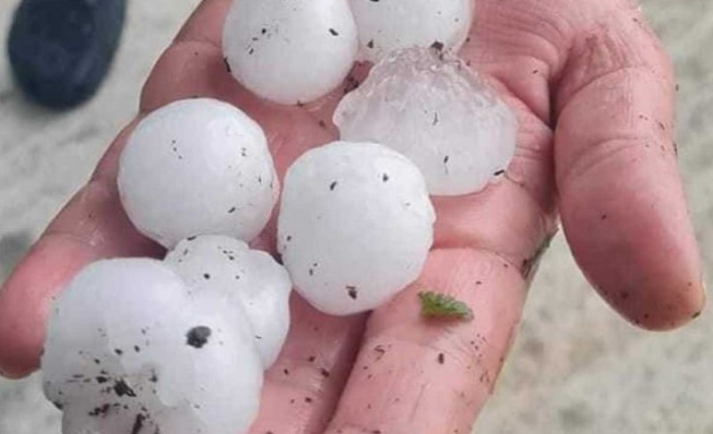 Dramatična situacija! Tijelom štitila kćerku od grada: “Jednostavno, to je majka” FOTO