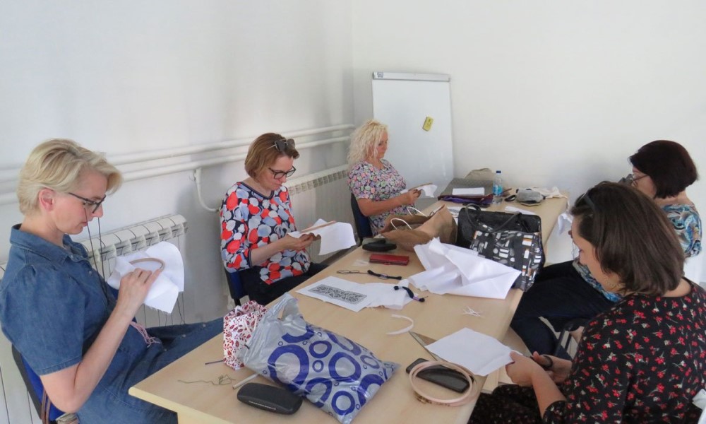 Vrijedne Banjalučanke stvaraju čuda: Njihove rukotvorine privlače mnoge kupce