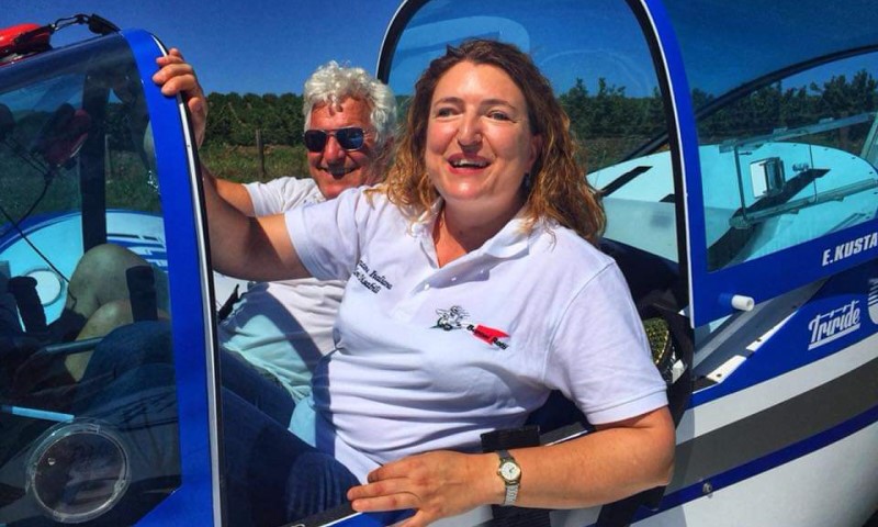 Sabrina ne odustaje: Ona je slijepa ali bez problema upravlja avionom