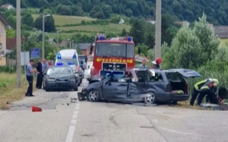 Užas! Poginule dvije osobe u sudaru tri automobila