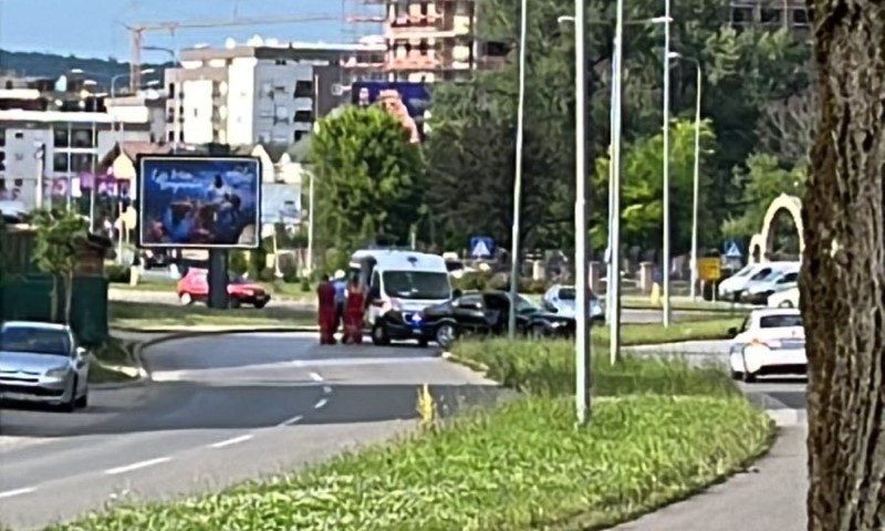 Banjalučka “hitna” brzo reagovala: Teška saobraćajka kod kružnog toka
