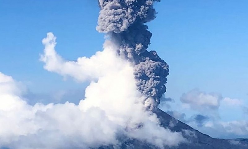 Mještani tvrde da su vidjeli munju iznad: Vulkan izbacuje pepeo 11 kilometara uvis