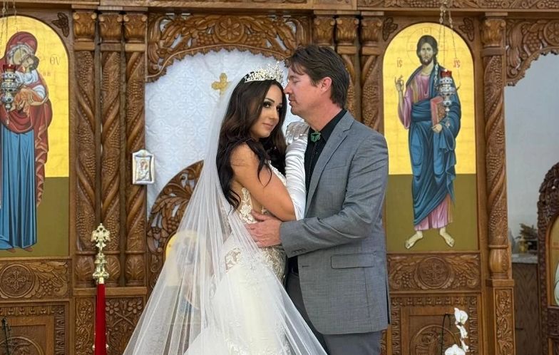 Amerikanac postao pravoslavac, pa oženio Srpkinju: Prijateljima u Majamiju stalno sprema ćevape u lepinji FOTO