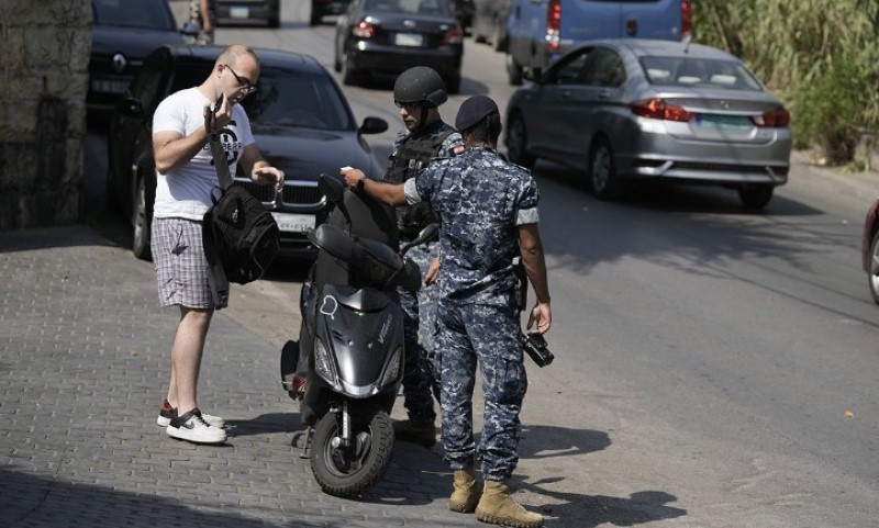 Napad na američku ambasadu: Ranjen član obezbjeđenja, jedan od tri napadača ubijen