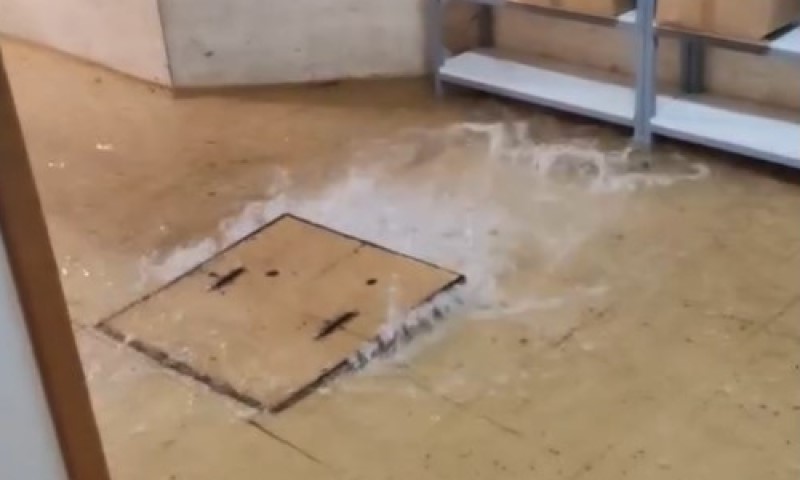 Sramota! I u posebno značajnoj ustanovi Republike Srpske izbila voda: Evo šta su poručili javnosti VIDEO