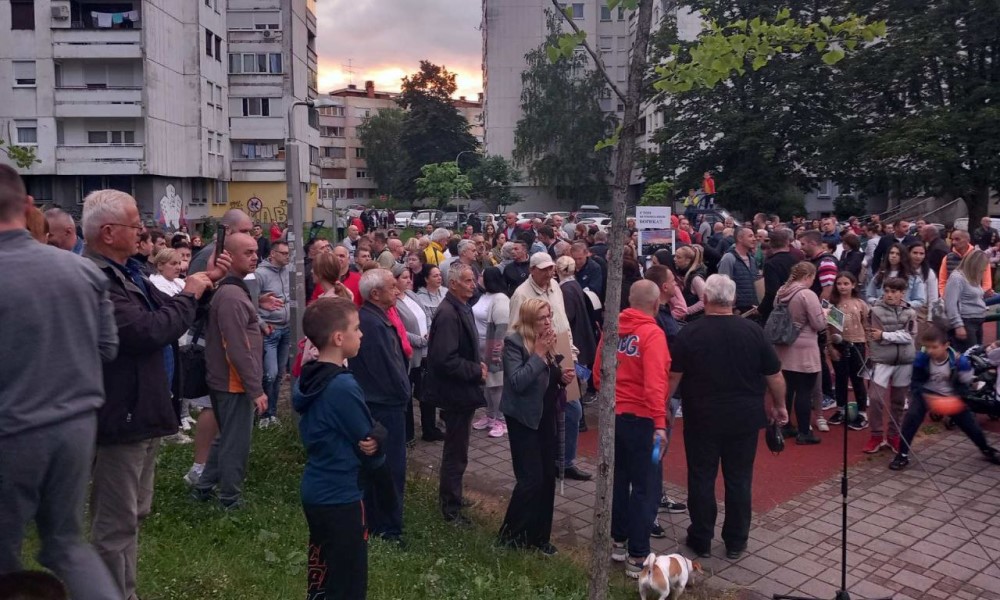 U Banjaluci eskaliralo nezadovoljstvo: Stanari Borika protestuju zbog nebodera FOTO/VIDEO