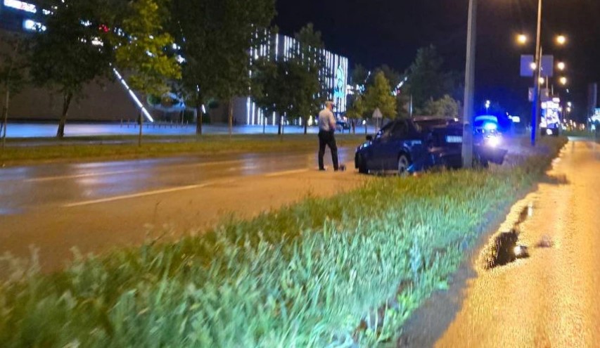 Udes kod “Delte” u Banjaluci: “BMW” završio u banderi VIDEO