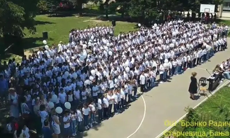 “Što te nema”: Đaci u Banjaluci horski pjevali za nastradalu pedagogicu Milanu VIDEO