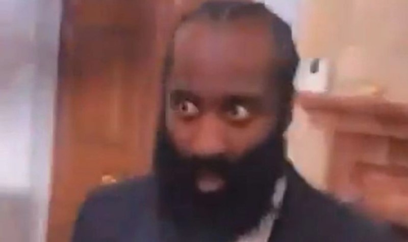 Urnebesno! Pogledajte reakciju košarkaša kada mu je djevojka uhvatila bidermajer VIDEO