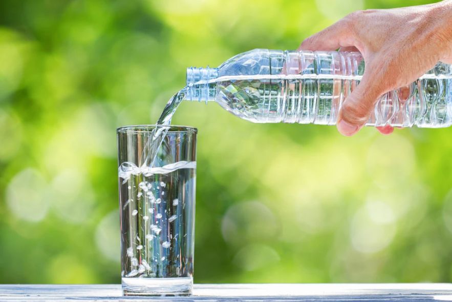 Gaziranu vodu pijemo svi: Da li znate kakvo je njeno pravo dejstvo na organizam?