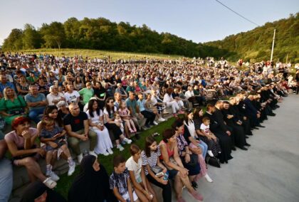 Povodom obilježavanja Vidovdana: Popunjena mjesta za besplatan prevoz do manastira Gomionica