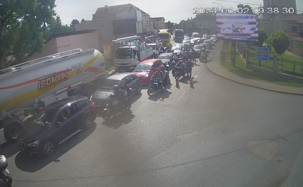 Gužva na četiri granična prelaza prema Hrvatskoj