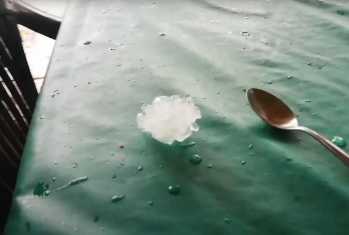 Veliko nevrijeme u Dalmaciji: Grad veličine oraha, vjetar lomio grane VIDEO