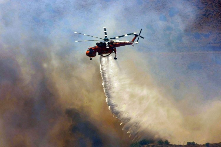 Greška pilota: Srušio se helikopter za gašenje požara VIDEO