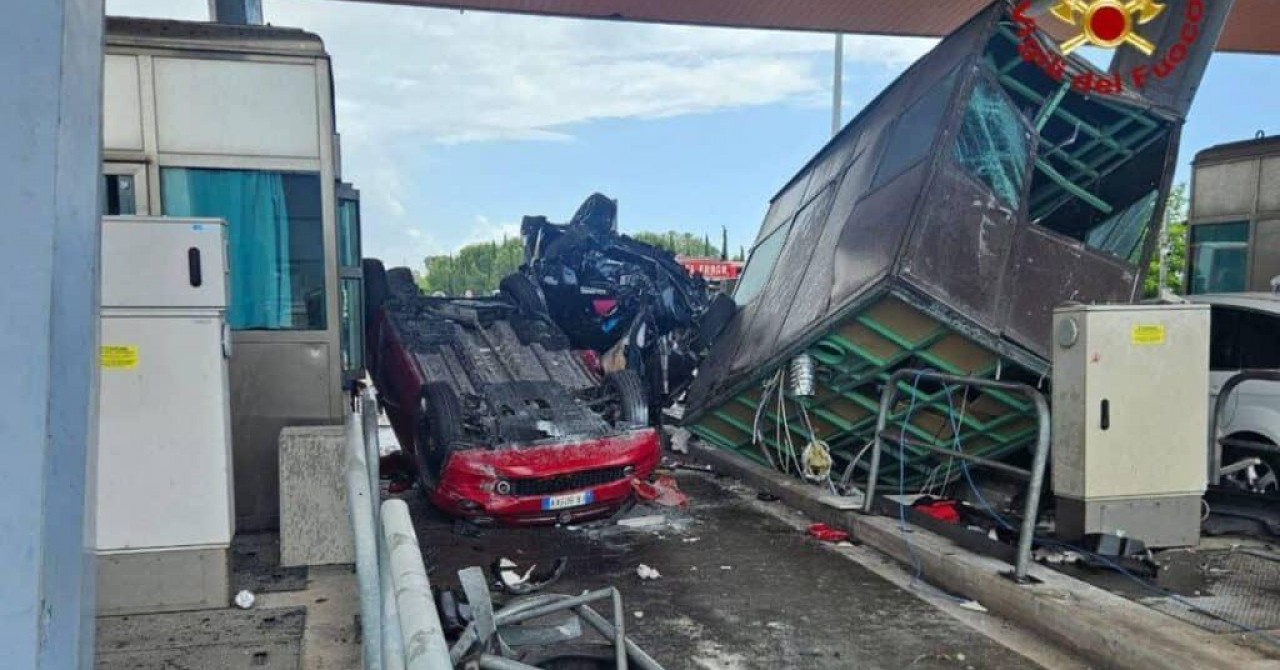 Užas na autoputu: Zaletio se neviđenom brzinom u naplatnu kućicu, ima mrtvih FOTO