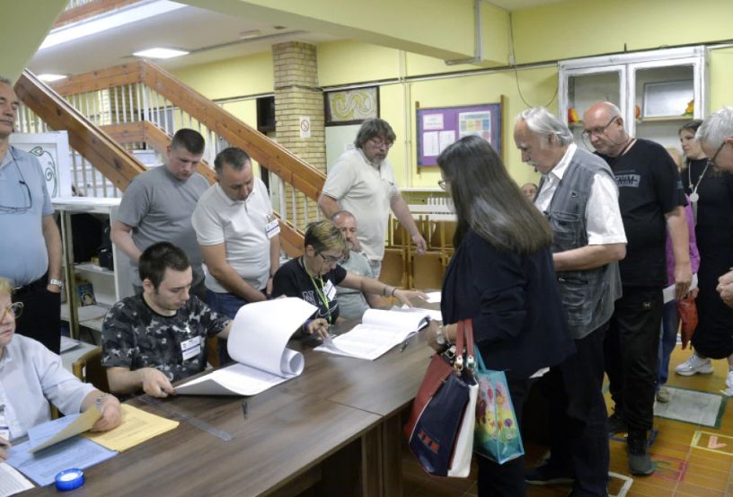 U Srbiji su danas održani lokalni izbori: Birališta zatvorena, u toku brojanje glasova