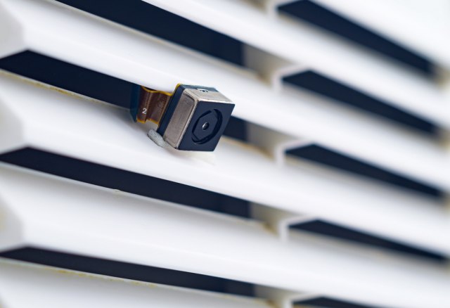 Kako pronaći skrivene kamere u hotelskim sobama i apartmanima: Stručnjak za bezbjednost pokazao trik