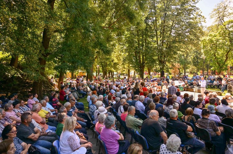 Uručena nova rješenja za legalizaciju i kartice za besplatan prevoz: “Banjaluka brine o svakom stanovniku”