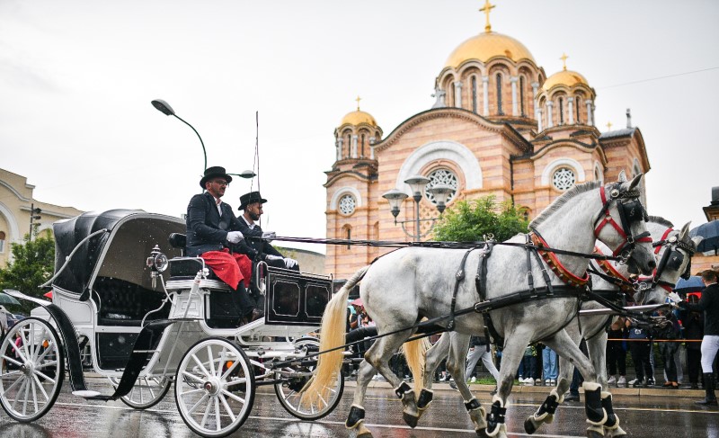 Banjaluka poštuje tradiciju i običaje: Pažljivo u saobraćaju zbog defilea kočija
