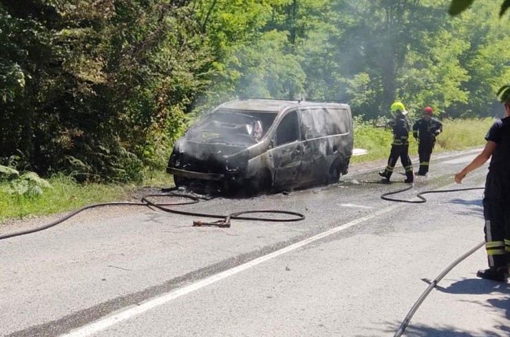 Požar kod Banjaluke: Kombi izgorio u Karanovcu