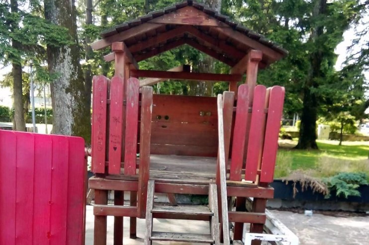 Povratnik zaprepašten: “Ubi Srbina” i kukasti krst na dječijem igralištu FOTO