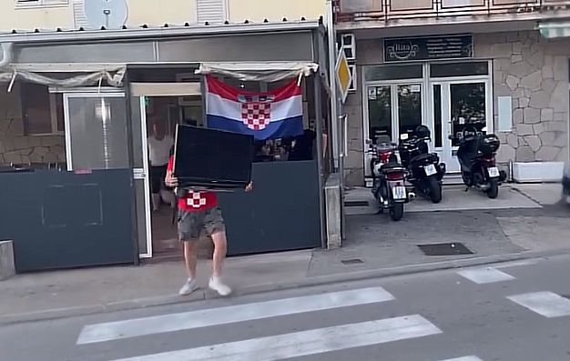 Smračilo im se zbog poraza: Hrvatski navijači razbijali televizore VIDEO