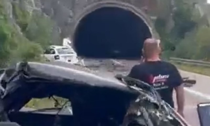 Strava u BiH! Sudar tri vozila, planuo kamion – u nesreći ima poginulih i teško povrijeđenih VIDEO