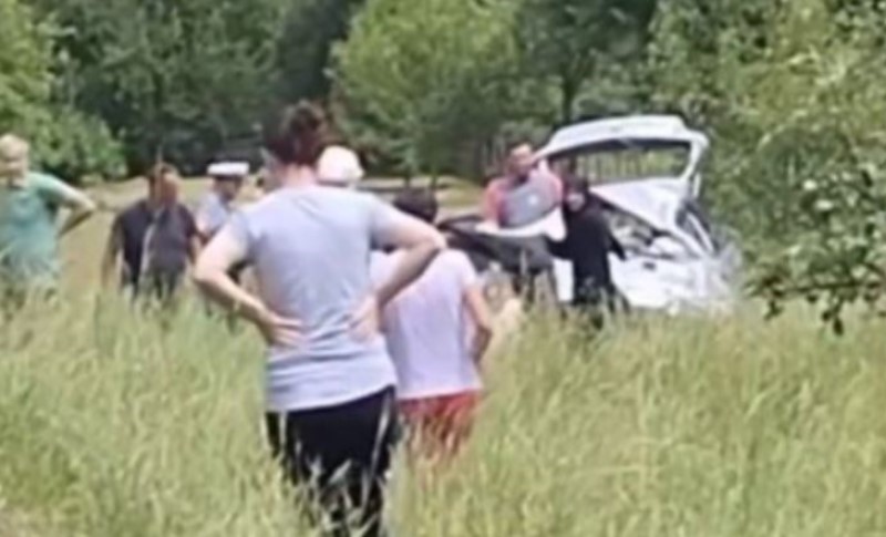 Teška nesreća u ovom dijelu BiH: Automobil sletio sa puta, povrijeđene 3 osobe