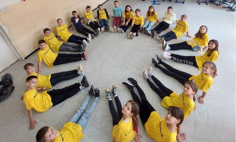 Empatija se uči od malih nogu: Osnovci velikog srca pomažu Banjalučaninu Sergeju Stuparu