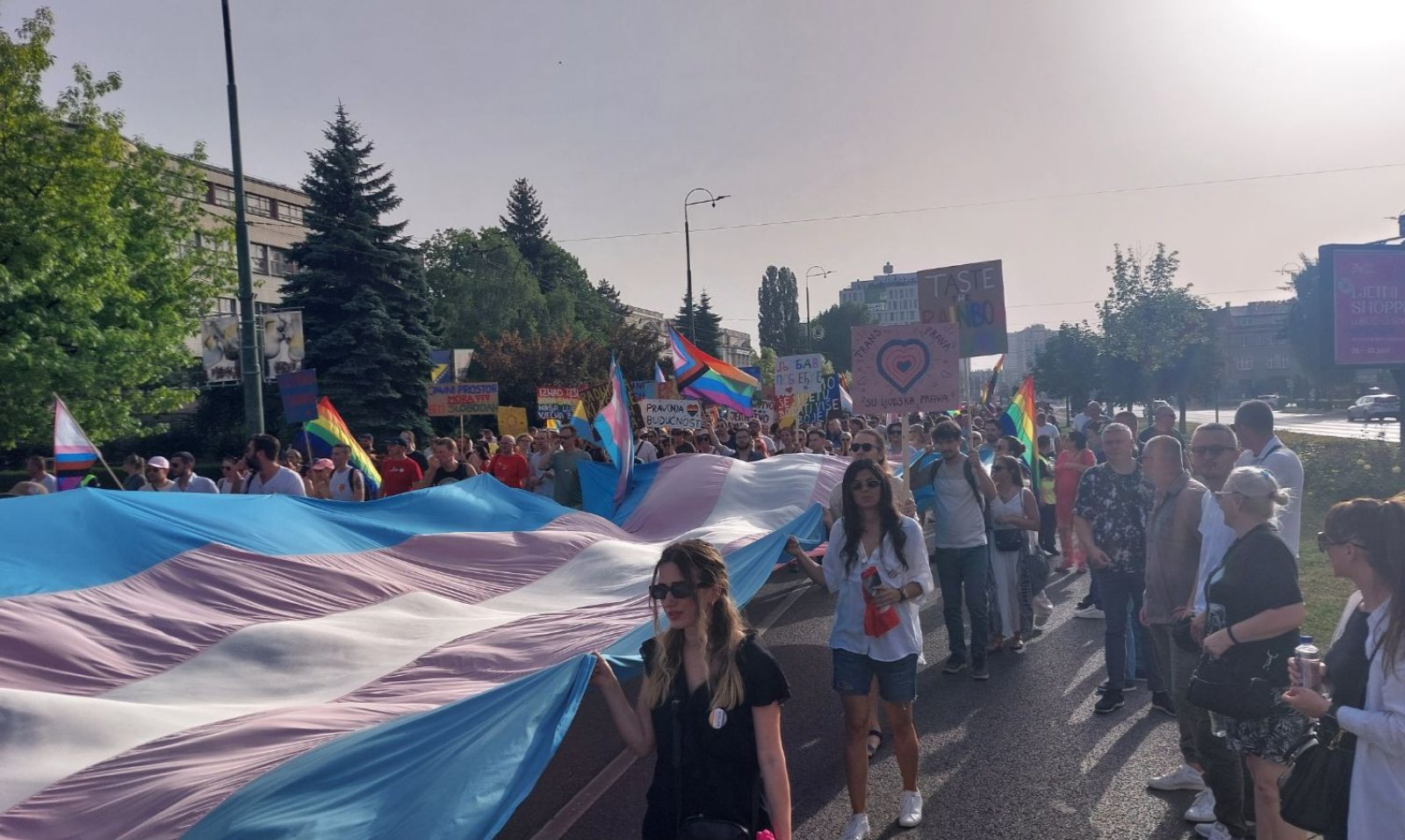 LGBT populacija želi veća prava: Ovo su poruke povorke ponosa iz Sarajeva FOTO
