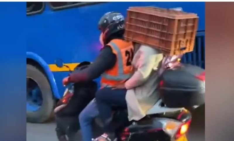 Snimak “zapalio” društvene mreže: Umjesto kacige, na glavi nosi plastičnu gajbu